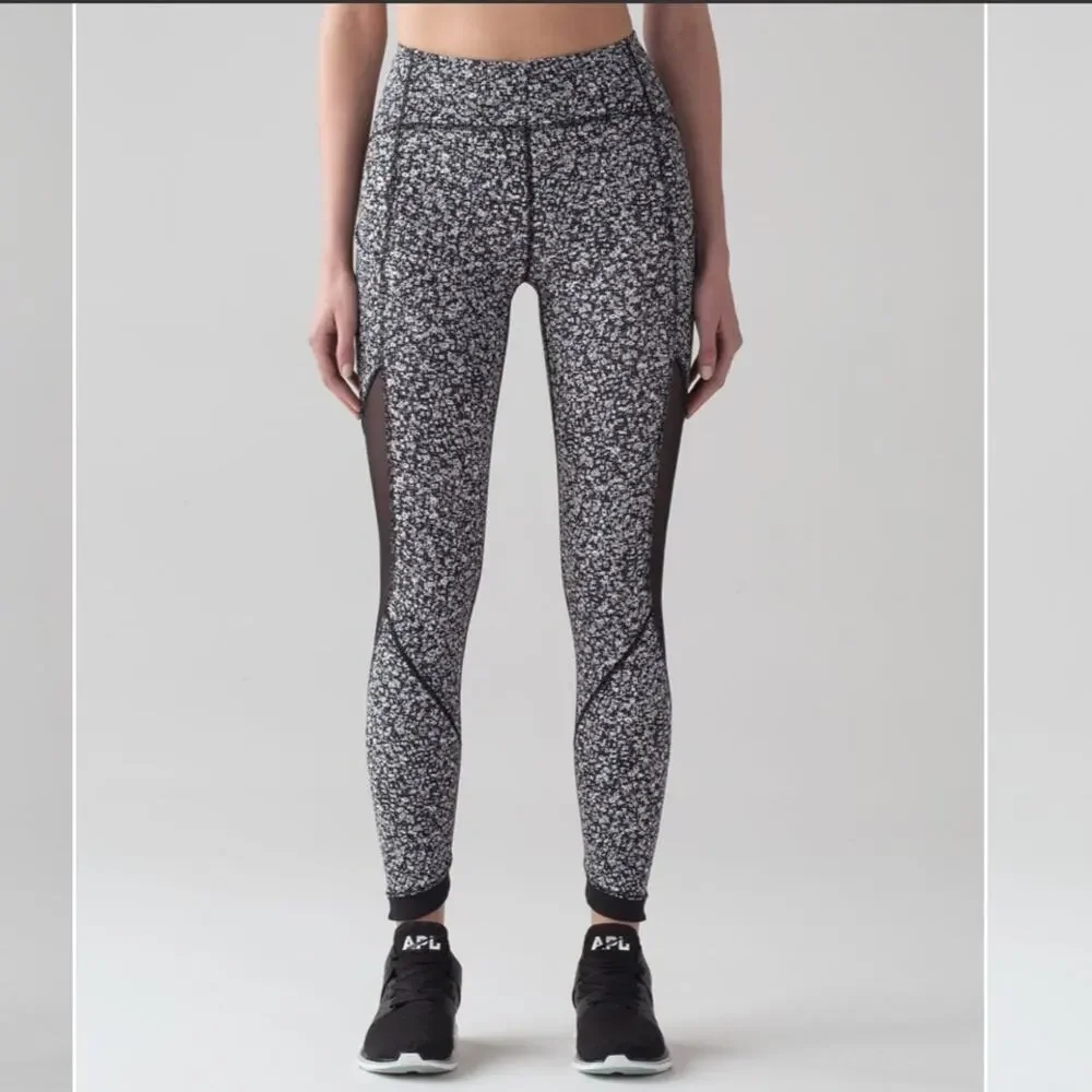 Lululemon Sole 7/8 Training Tight Alpine White Black